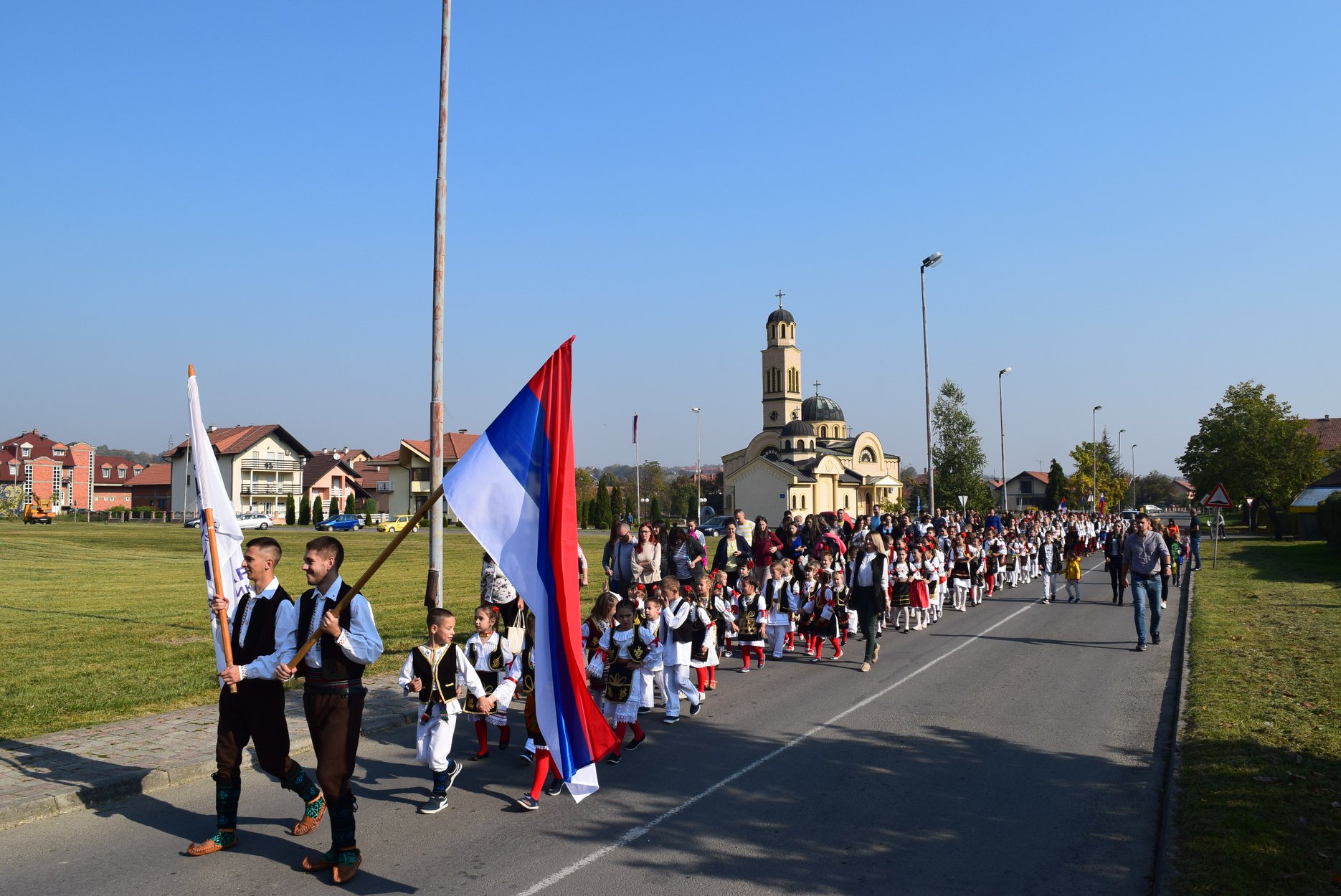 DEFILE UČESNIKA I SMOTRA 12-og DEČIJEG FOLKLORNOG STVARALAŠTVA UGLJEVIK 2019 (tekst i audio)