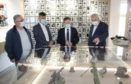 SAVČIĆ I PERIĆ POSJETILI SPOMEN-SOBU POGINULIM BORCIMA UGLJEVIKA (tekst i audio)