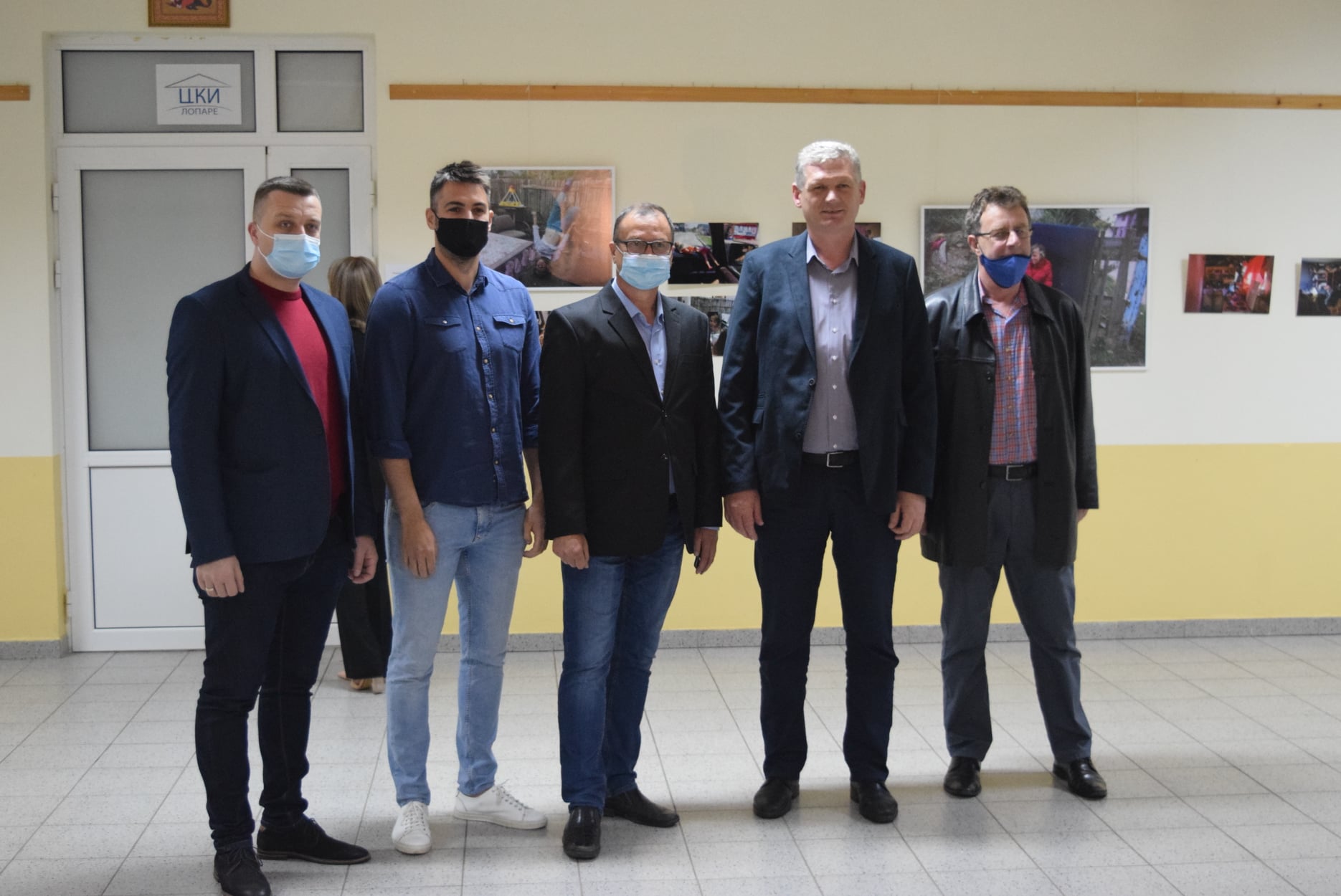 U LOPARAMA OTVORENA IZLOŽBA FOTOGRAFIJA UMETNIKA DOKUMENTARNOG FOTOGRAFA IZ UGLJEVIKA MITRA SIMIKIĆA (tekst i audio)