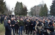 RADNICI RITE UGLJEVIK U TRENUTKU PROTESTA BLOKIRALI PUT: TRAŽE SMENU UPRAVE OSIM GENERALNOG DIREKTORA DIKE CVIJETINOVIĆA
