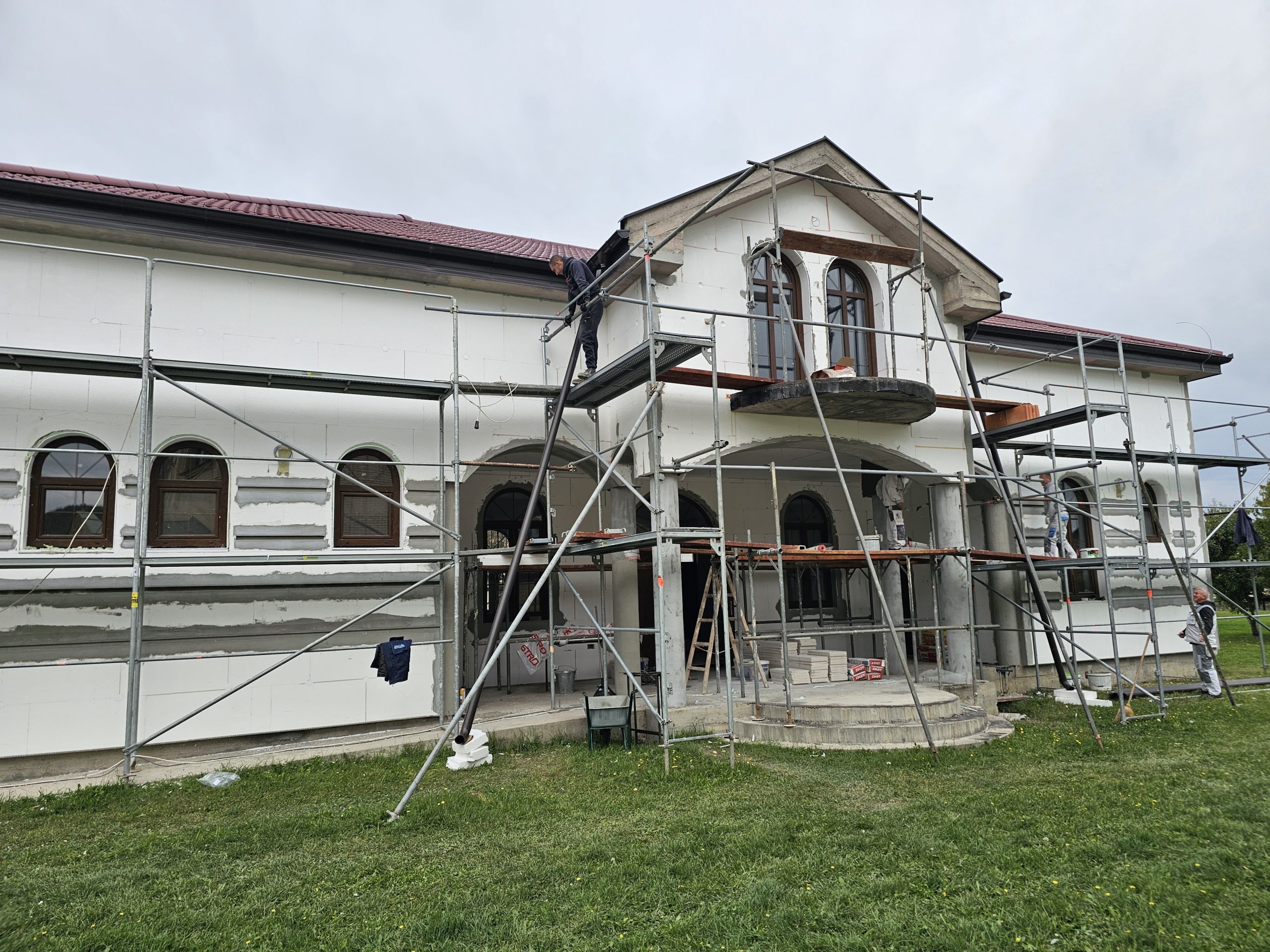 NOVO CRKVENO ZDANJE U PORTI HRAMA PREPODOBNE MATI PARASKEVE – KULTURNI CENTAR