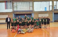 PODRŠKA MLADIM UGLJEVIČKIM FUDBALERIMA: URUČENA SPORTSKA OPREMA ŠKOLI FUDBALA “RUDAR”