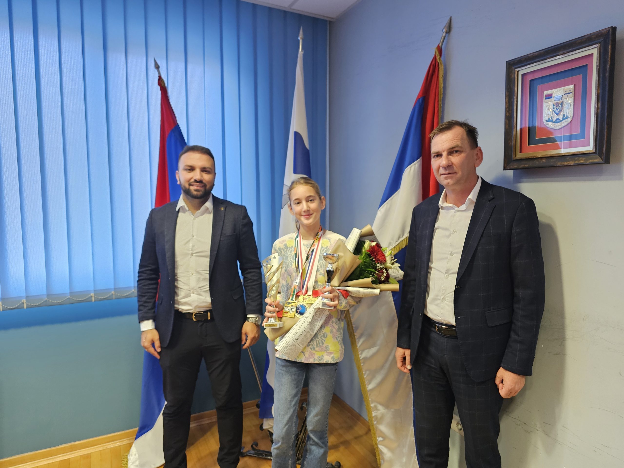 PRIJEM U OPŠTINI UGLJEVIK: PAŽNJA, POČAST I DAROVI ZA ŠAMPIONKU DANIJELU MARKOVIĆ