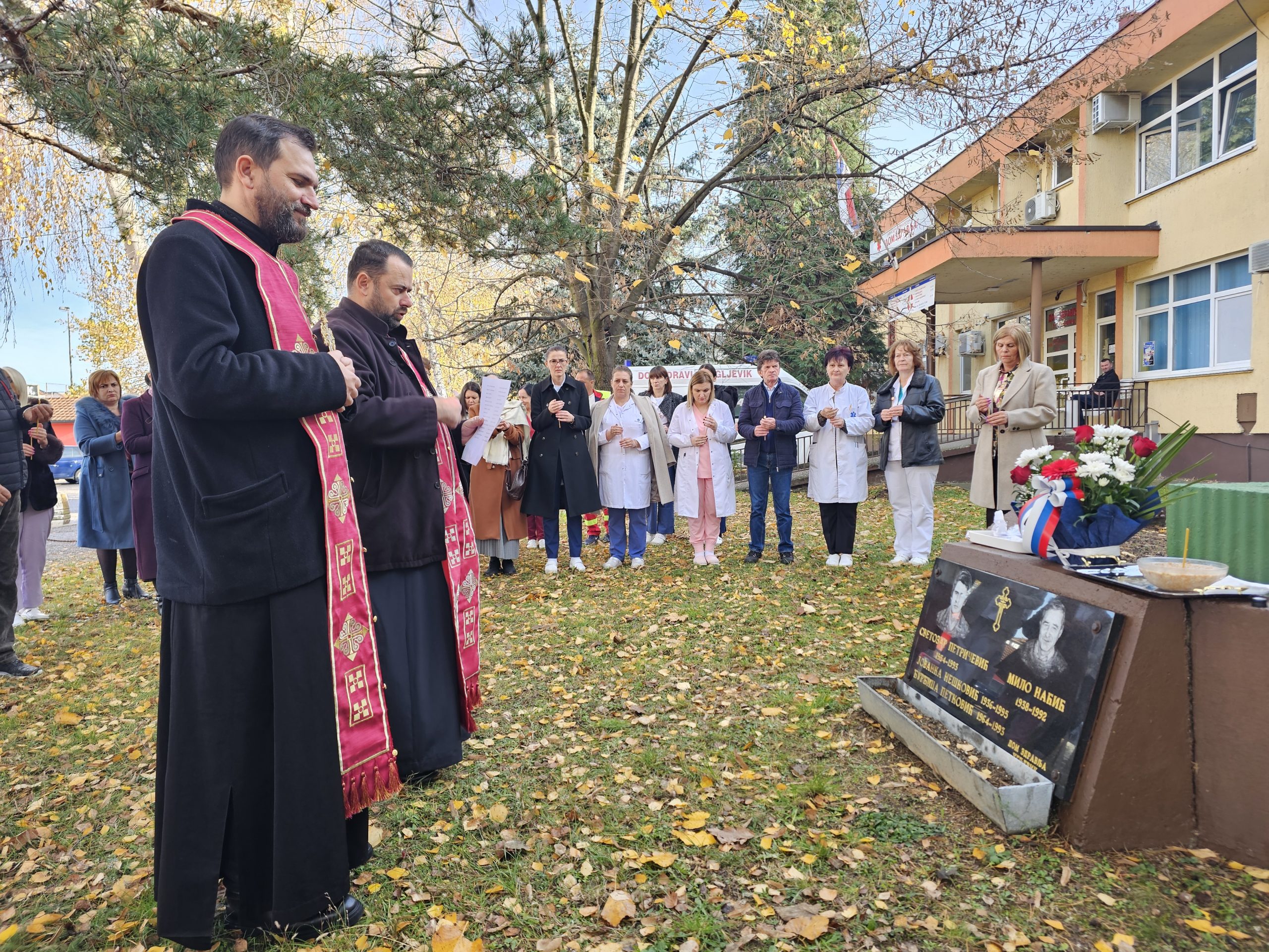SJEĆANJE NA KOLEGE: ODATA POČAST PREMINULIM RADNICIMA DOMA ZDRAVLJA UGLJEVIK