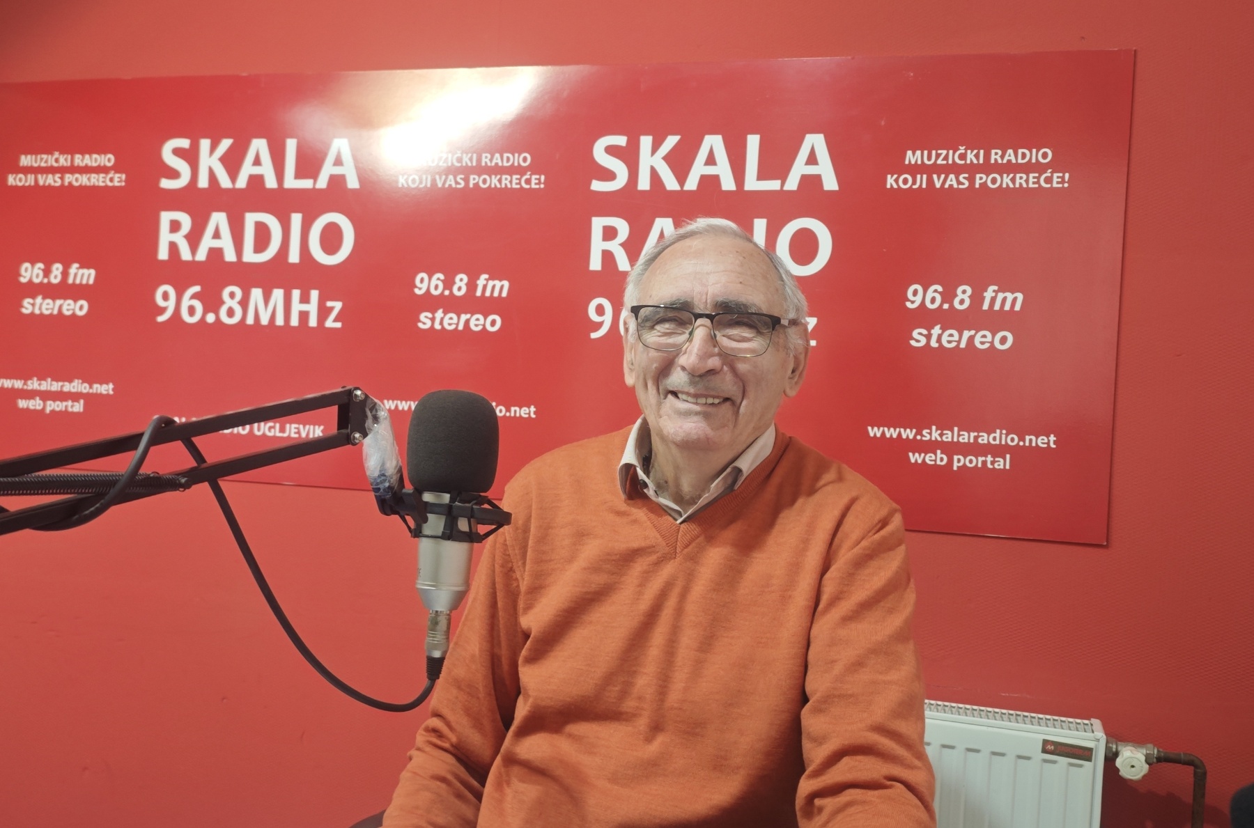 GOST U STUDIJU JOVAN VASILIĆ, PREDSEDNIK UDRUŽENJA POTROŠAČA ,,ZVONO” BIJELJINA, VIŠE O NOVOM ZAKONU POTROŠAČA RS