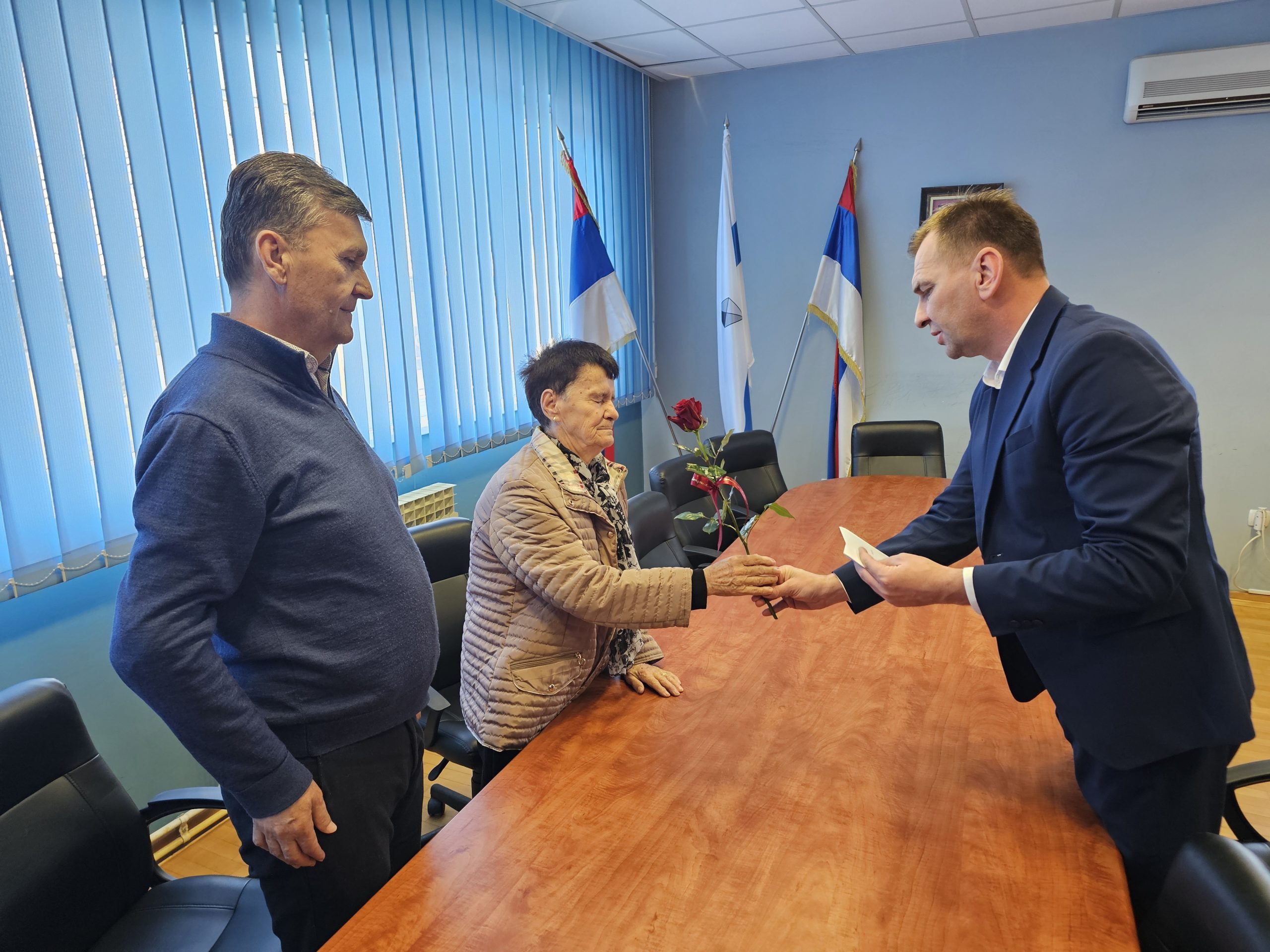 PAŽNJA OPŠTINE UGLJEVIK I BORAČKE ORGANIZACIJE ZA MAJKE PALIH BORACA: HEROINE RODILE JUNAKE