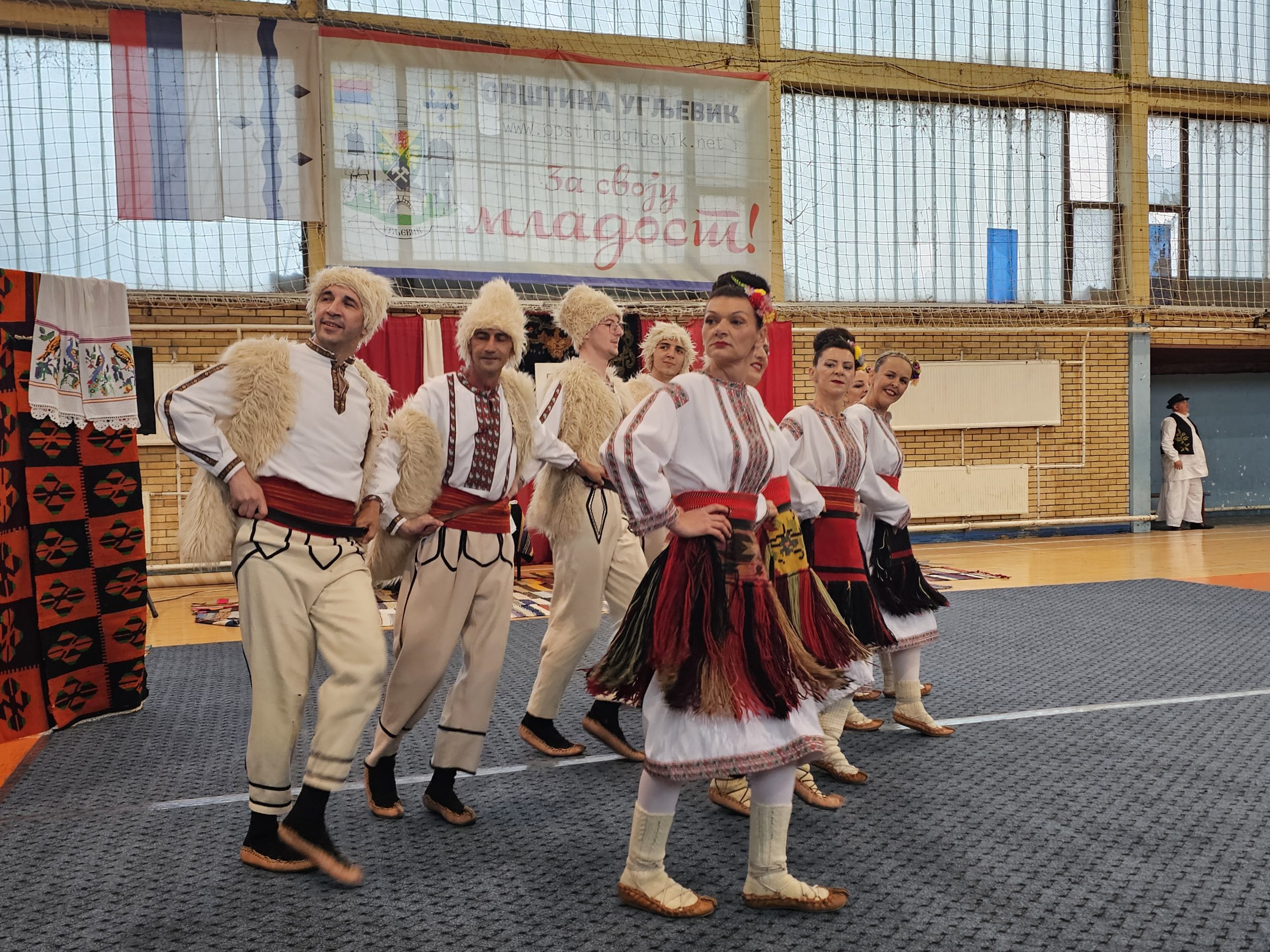 UGLJEVIK DOMAĆIN MEĐUNARODNE SMOTRE VETERANA FOLKLORA: KOLA PUNA TRADICIJE