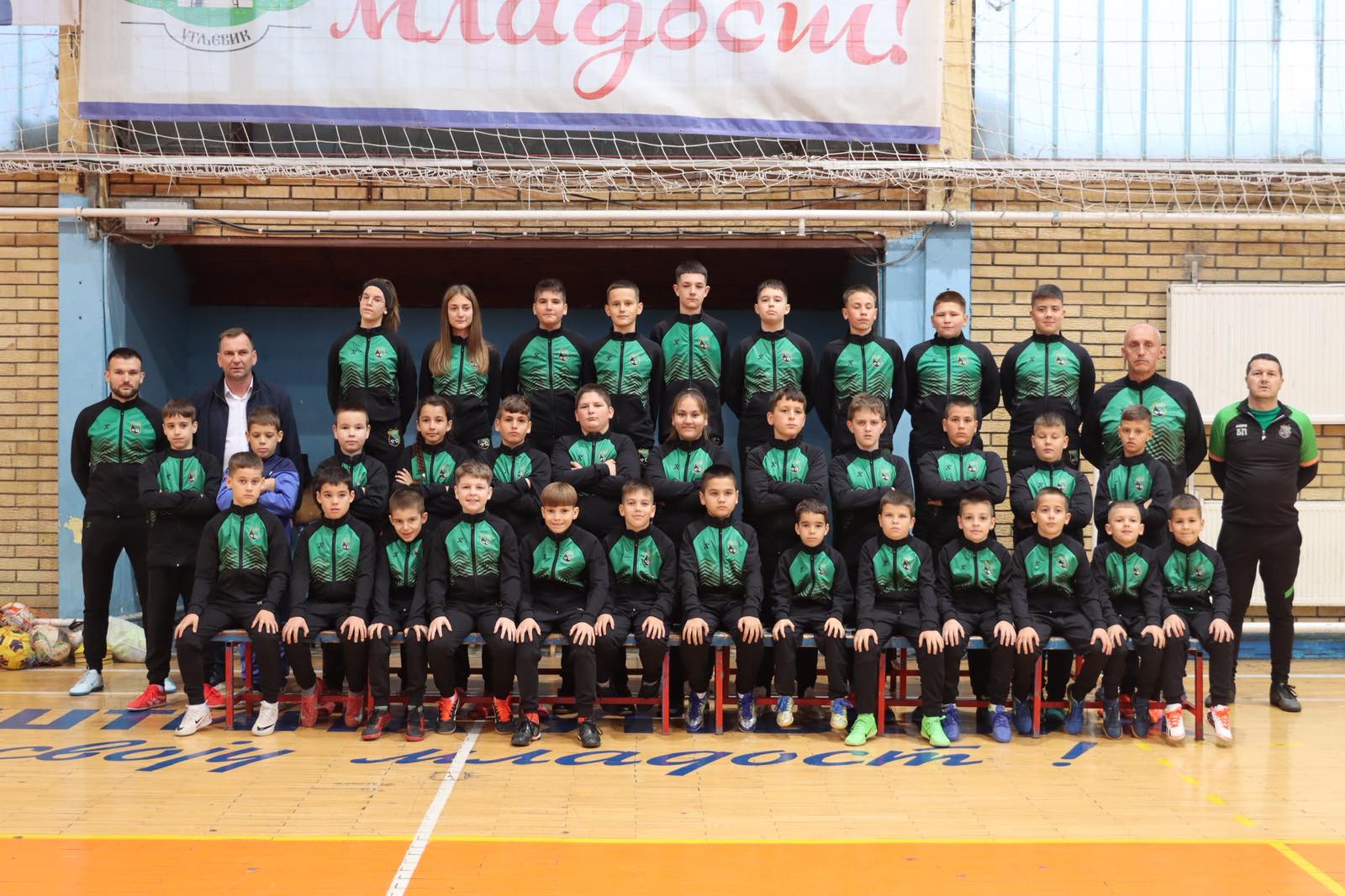 URUČENA NOVA OPREMA UGLJEVIČKOJ ŠKOLI FUDBALA “RUDAR”: PODRŠKA SPORTU I ZDRAVOM ŽIVOTU