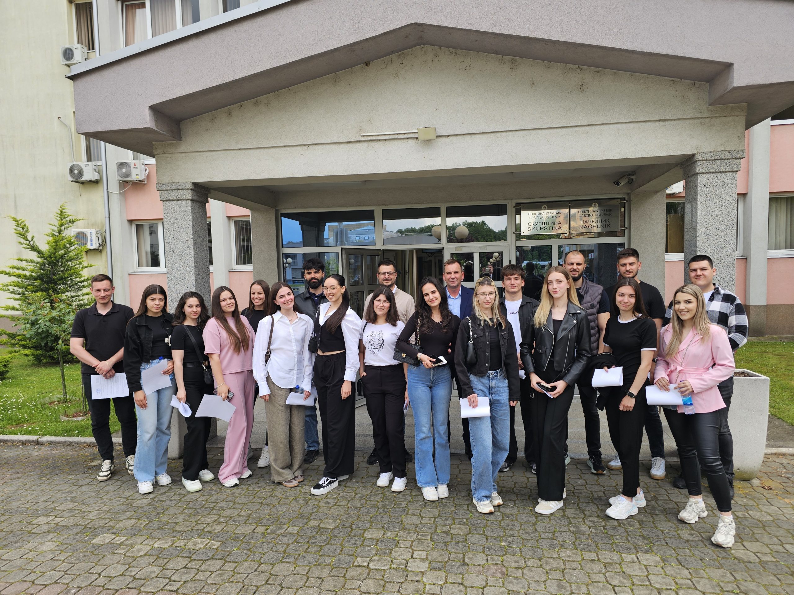 OPŠTINA UGLJEVIK STIPENDIRA 51 STUDENTA: POTPISANI UGOVORI SA AKADEMCIMA