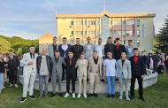 MATURANTI PROŠETALI UGLJEVIKOM: DEFILE RADOSTI, MLADOSTI I LJEPOTE
