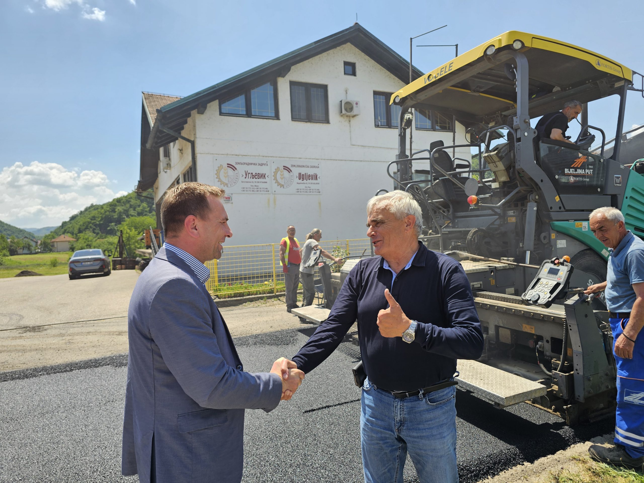 VAŽAN PROJEKAT ZA UGLJEVIČKU MZ PRIGRADSKO: REKONSTRUKCIJA I ASFALTIRANJE BOGUTOVAČKE ULICE