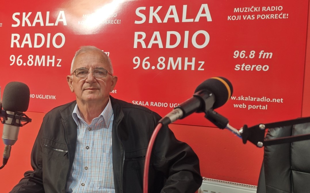 GOST U STUDIJU SKALA RADIJA GOSPODIN ĐOKO JOVIĆ U SUSRET 9. MAJU U DONJOJ TRNOVI