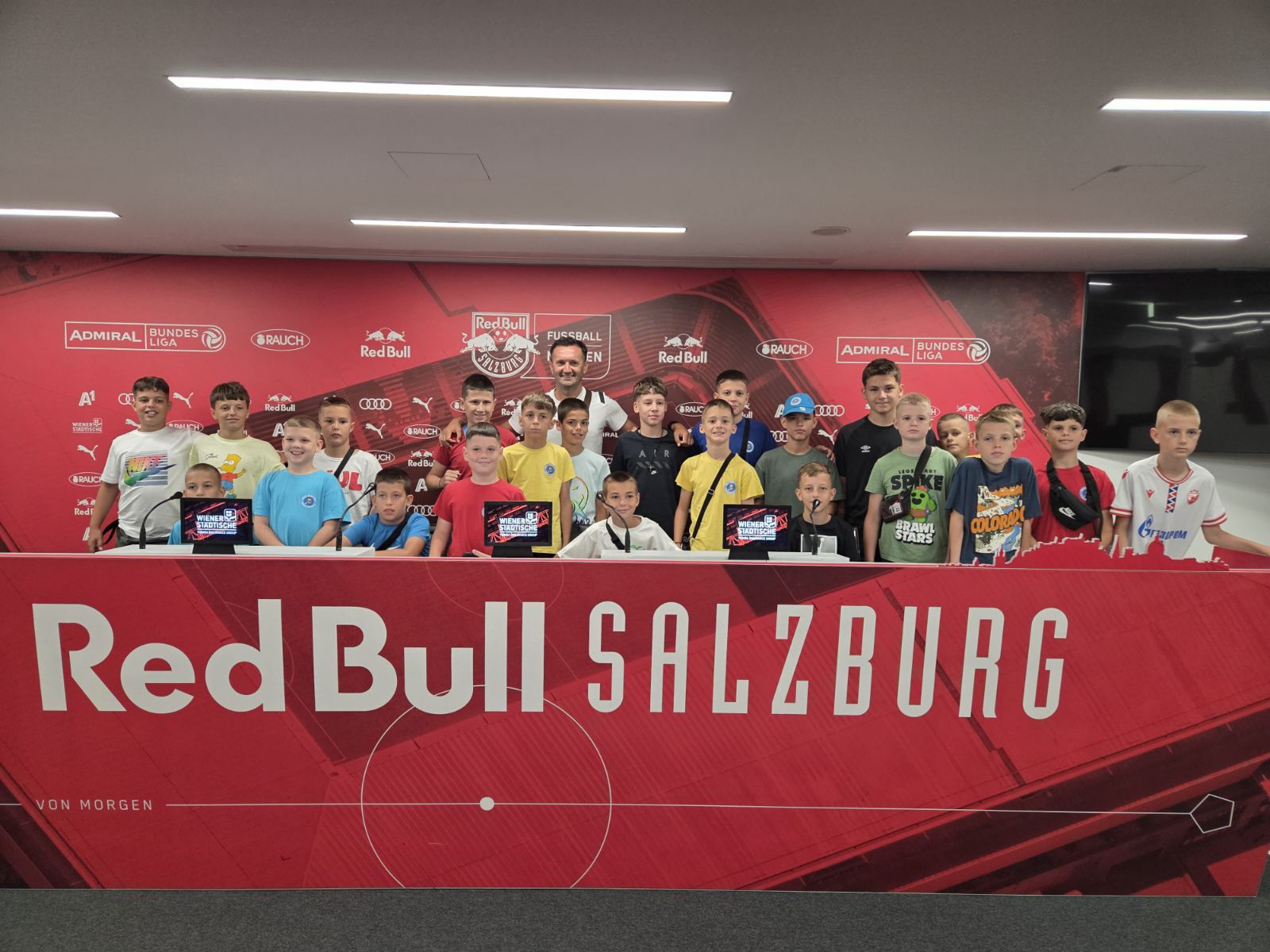 NAŠI MALI ŠAMPIONI OSVAJAJU SALZBURG: FUDBALERI IZ UGLJEVIKA SIJAJU NA MEĐUNARODNOJ SCENI U AUSTRIJI