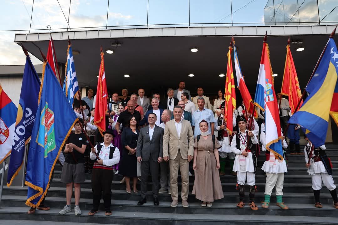 MUZIKOM SPAJAJU LJUDE I KRAJEVE: ORKESTAR HARMONIKA IZ UGLJEVIKA ZABLISTAO U NOVOM PAZARU